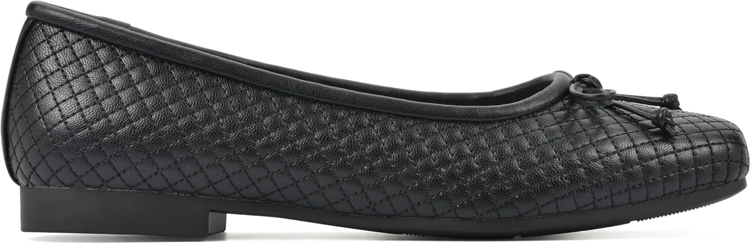 CLIFFS BY WHITE MOUNTAIN Women's Bessy Quilted Ballet Flat
