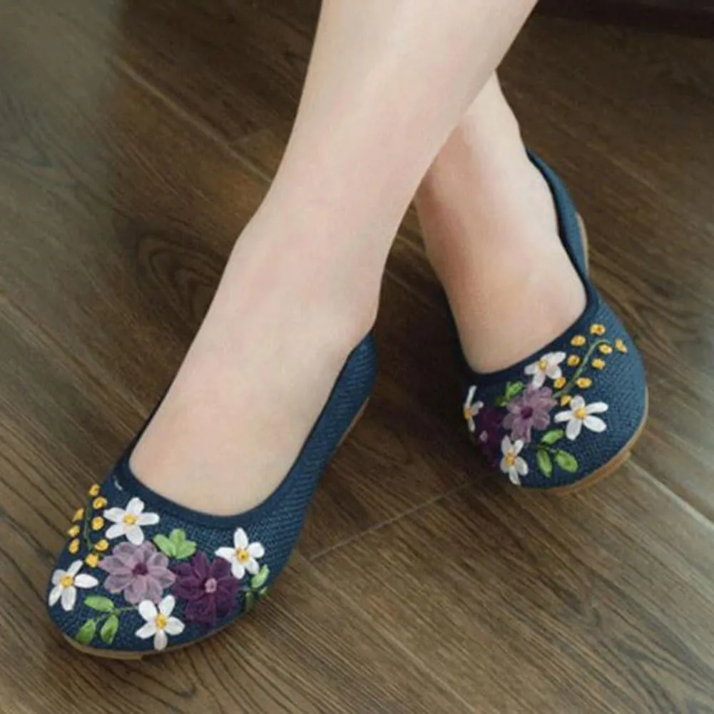 COVOYYAR Women's National Style Embroidered Flower Ballet Flats Slip On Shoes