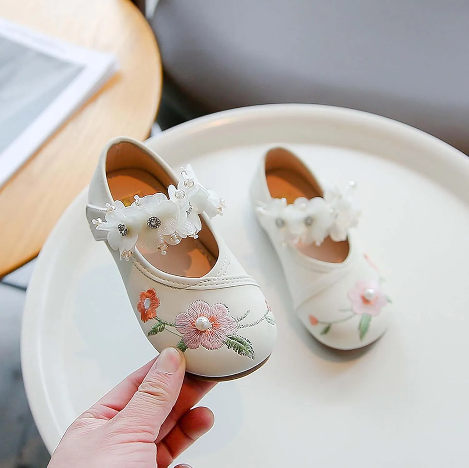 Girl Mary Jane Dance Shoes Ballet Sports Shoes Traditional Chinese Flower Embroidered Shoes Princess Skirt Flat Shoes