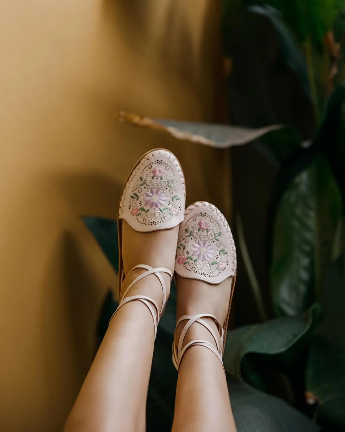Mexico en la Piel Handcrafted Leather Huarache Sandals for Women - Roman Lace-Up Design, Crepe Sole, Floral Embroidery, Lightweight and Breathable, Available in Natural, Shedron, and White