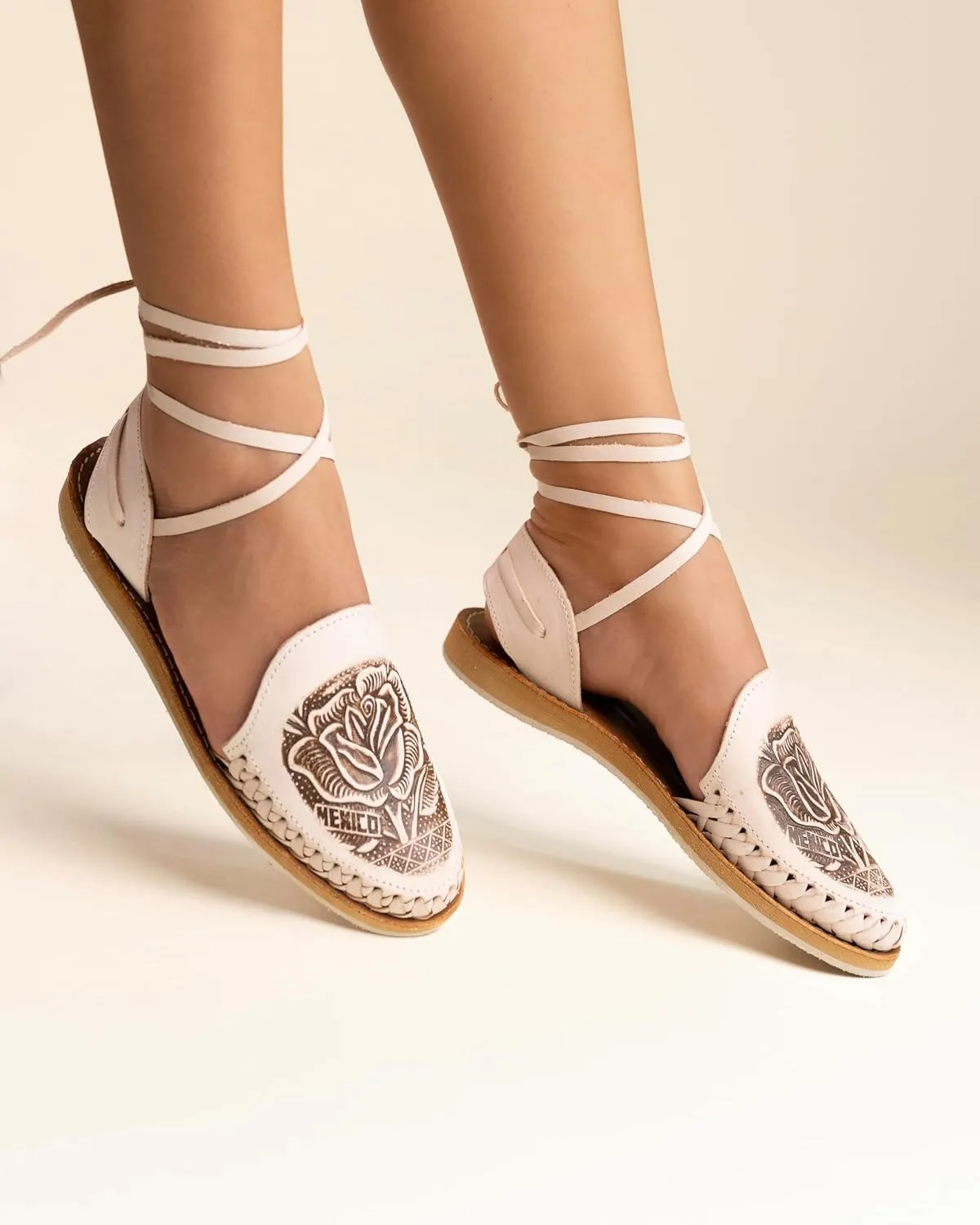 Mexico en la Piel Handcrafted Natural Leather Flat Huarache Sandals for Women – Crepe Sole, Lace-Up, Closed Toe, Hand-Painted Floral Design, Breathable and Lightweight