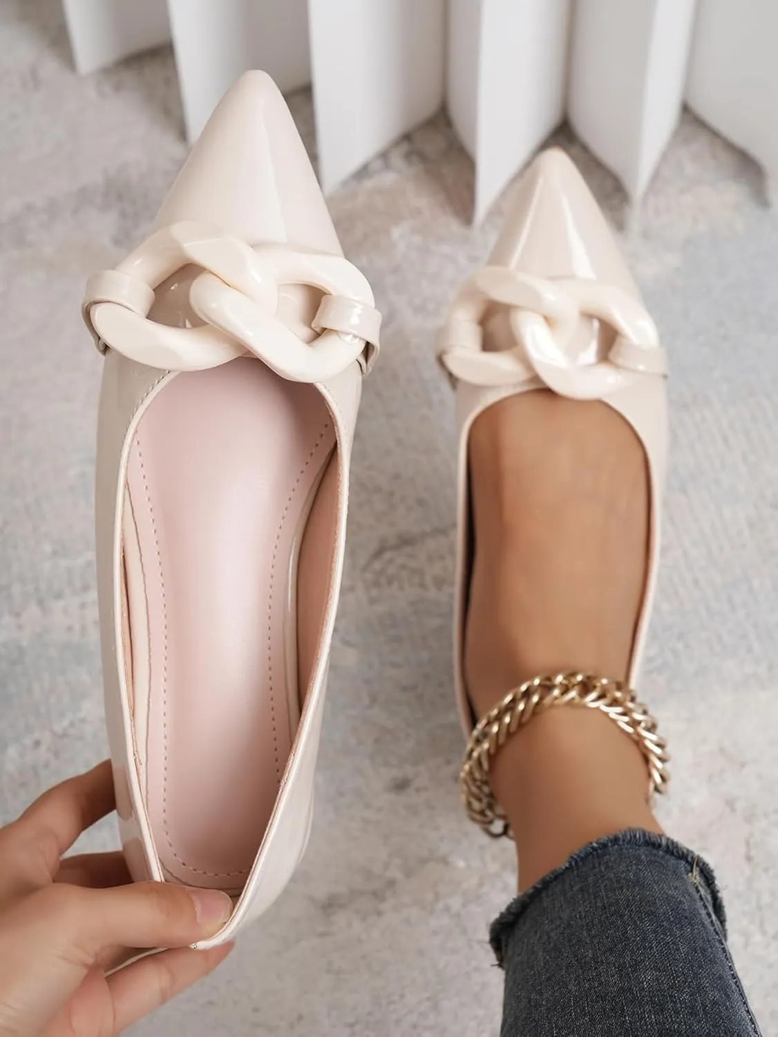Women Patent Leather Pointed Toe Ballet Flats with Chain Embellishment Daily Shoes