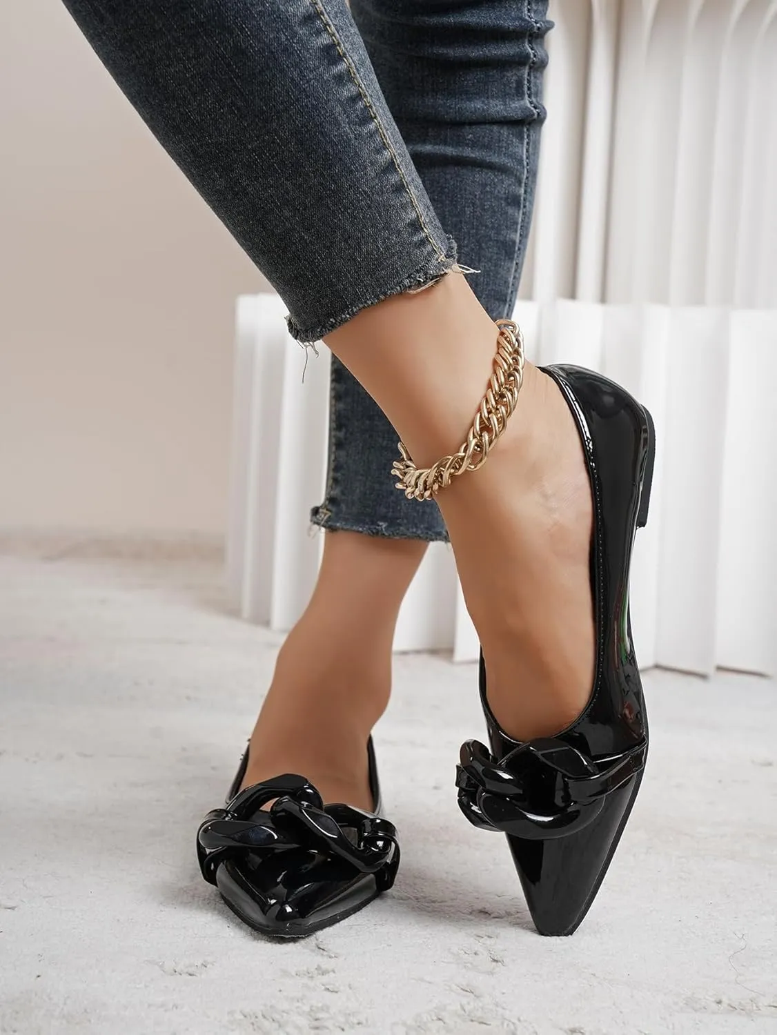 Women Patent Leather Pointed Toe Ballet Flats with Chain Embellishment Daily Shoes