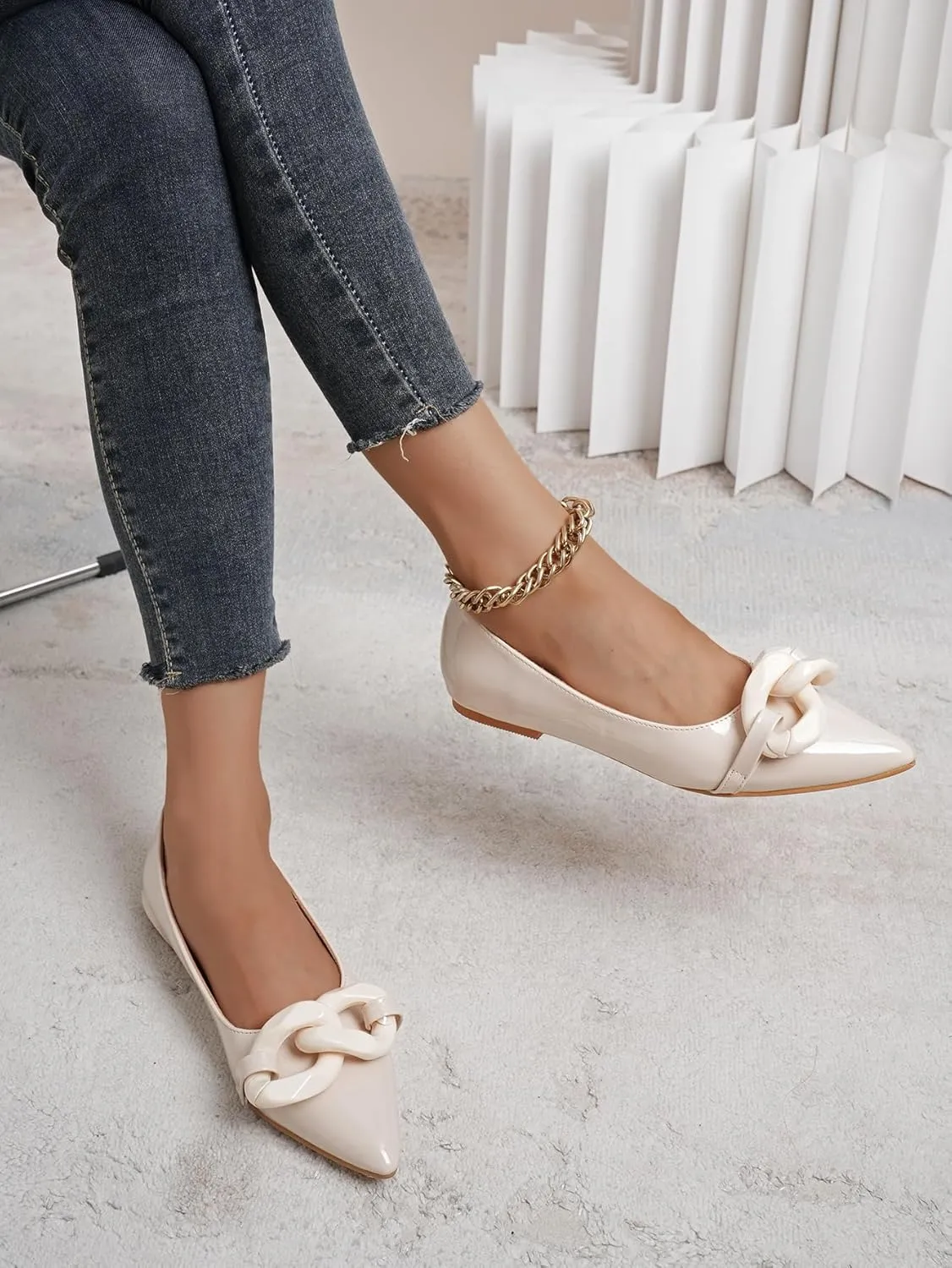 Women Patent Leather Pointed Toe Ballet Flats with Chain Embellishment Daily Shoes