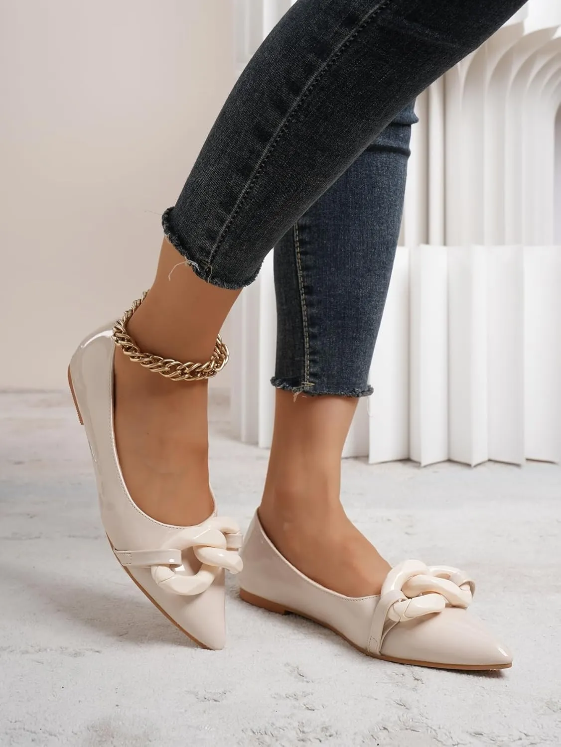 Women Patent Leather Pointed Toe Ballet Flats with Chain Embellishment Daily Shoes