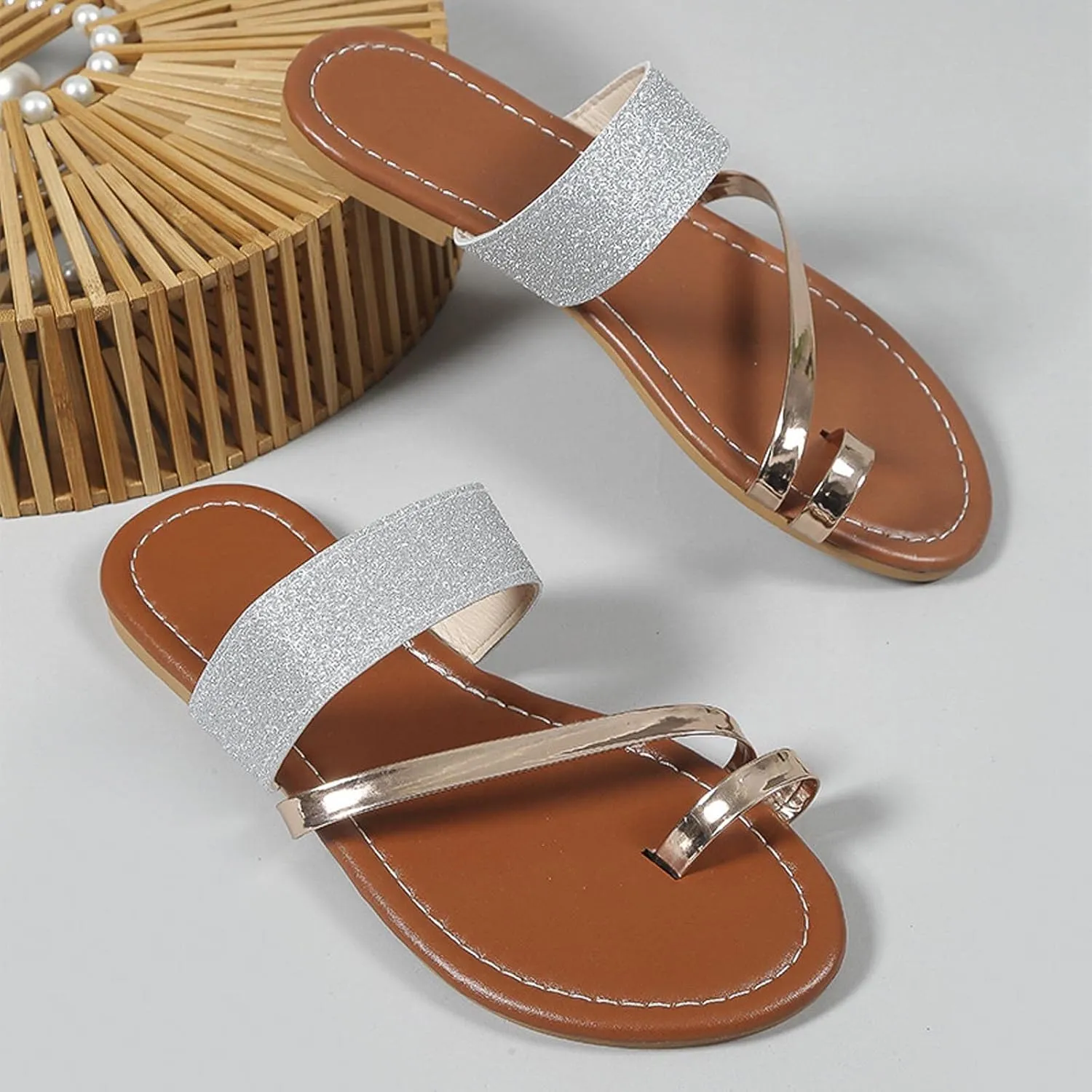 Women's Stylish Metallic Flat Sandals Sequins Slip-On Slides Flats Casual Clip Toe Slippers Sandal for Summer Beach
