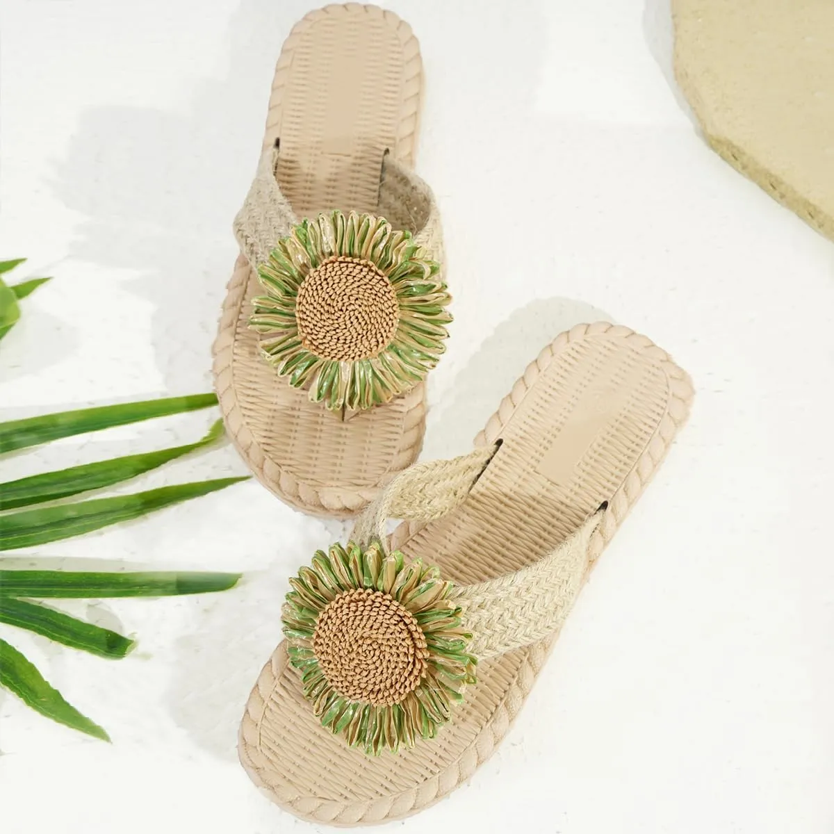 Women's Summer Slide Sandals with Unique Green Flower Decor Round Open Toe Casual Flat Beach Sandals for Summer Vacation Daily Wear