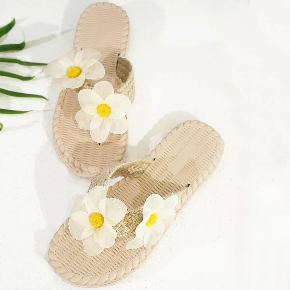 Women's Woven Flat Sandals Embellished with Daisy Flowers - Summer Lightweight Dressy Shoes Perfect for Casual and Vacation Wear
