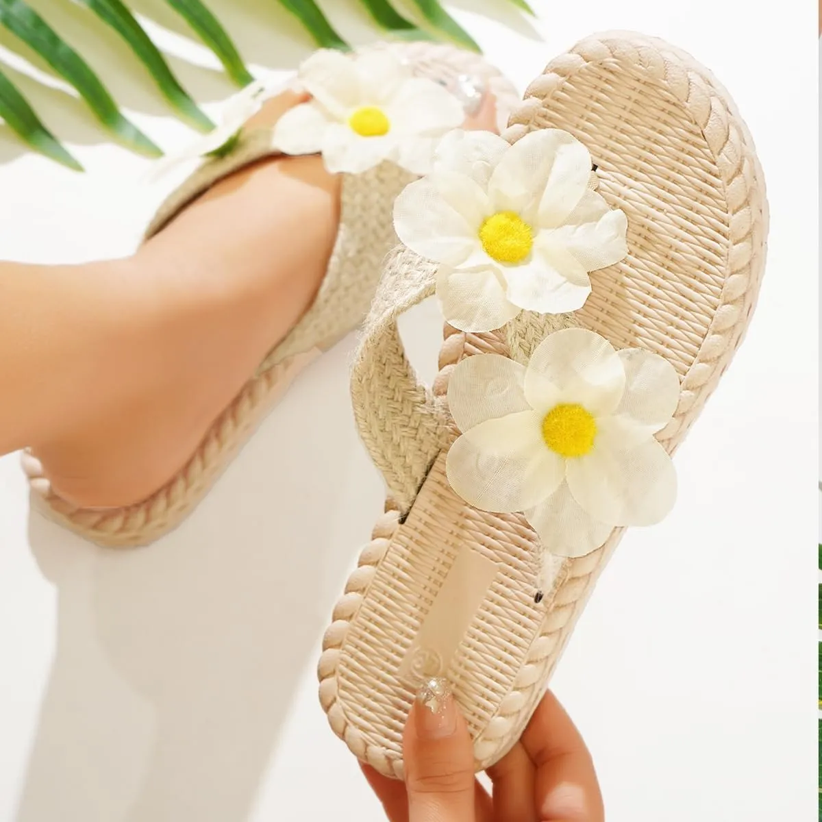 Women's Woven Flat Sandals Embellished with Daisy Flowers - Summer Lightweight Dressy Shoes Perfect for Casual and Vacation Wear