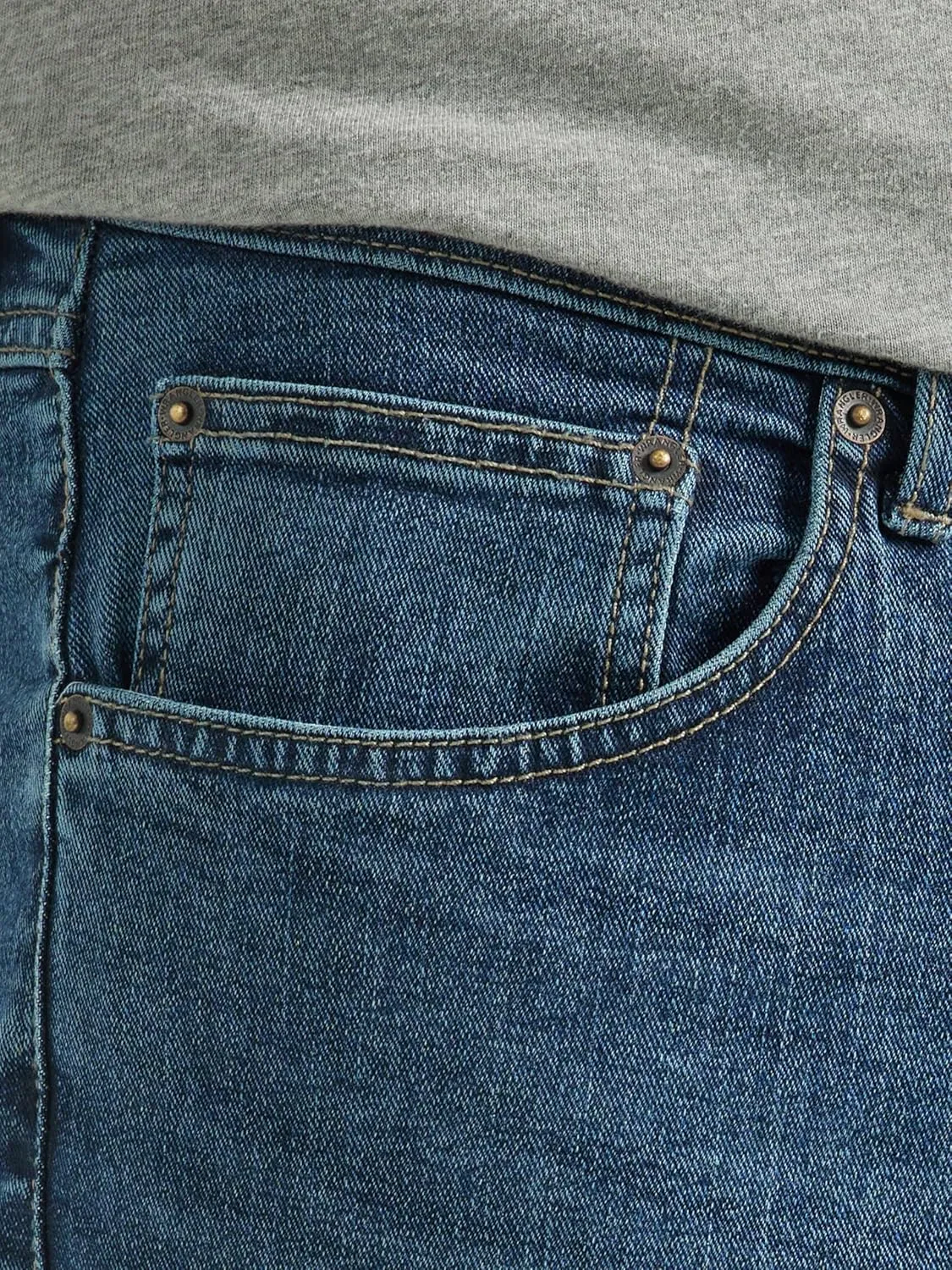 Wrangler Men's Free to Stretch Relaxed Fit Bootcut Jean