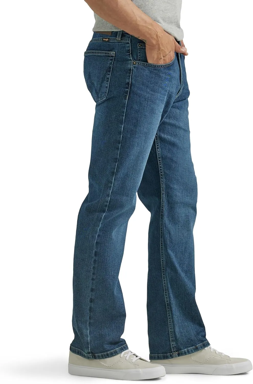 Wrangler Men's Free to Stretch Relaxed Fit Bootcut Jean